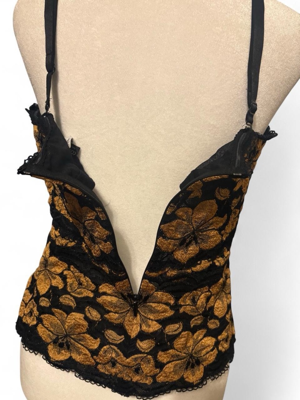 Cosabella Black Cami with Gold Floral Lace - Picture 4 of 6